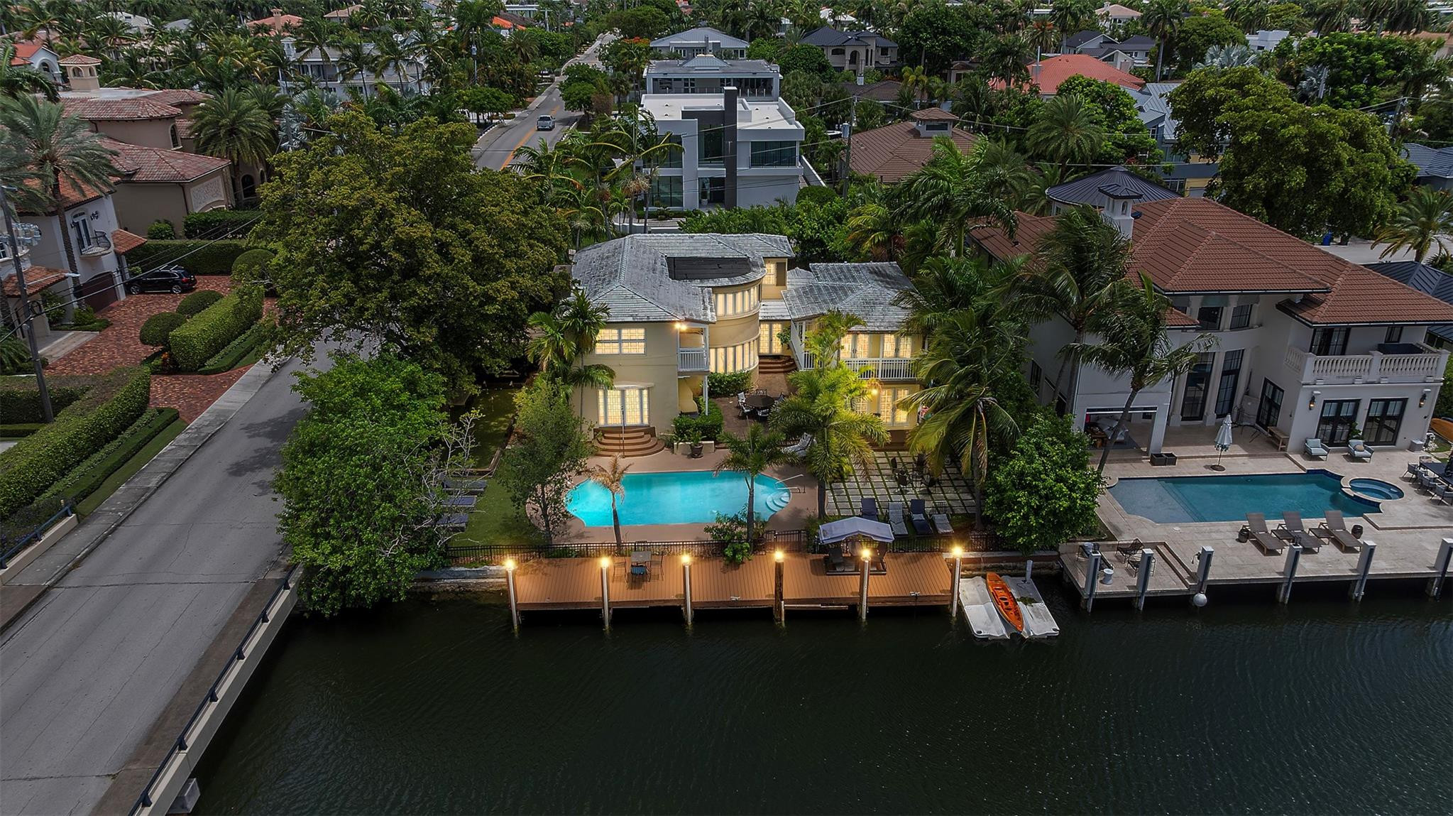 2300 Castilla Isle