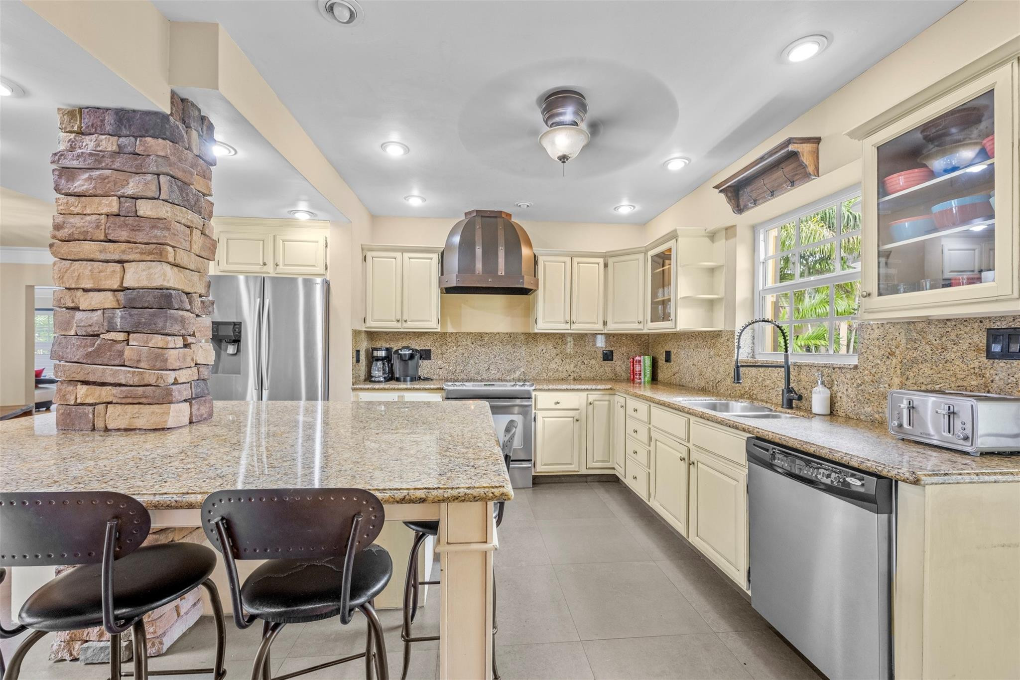 2300 Castilla Isle