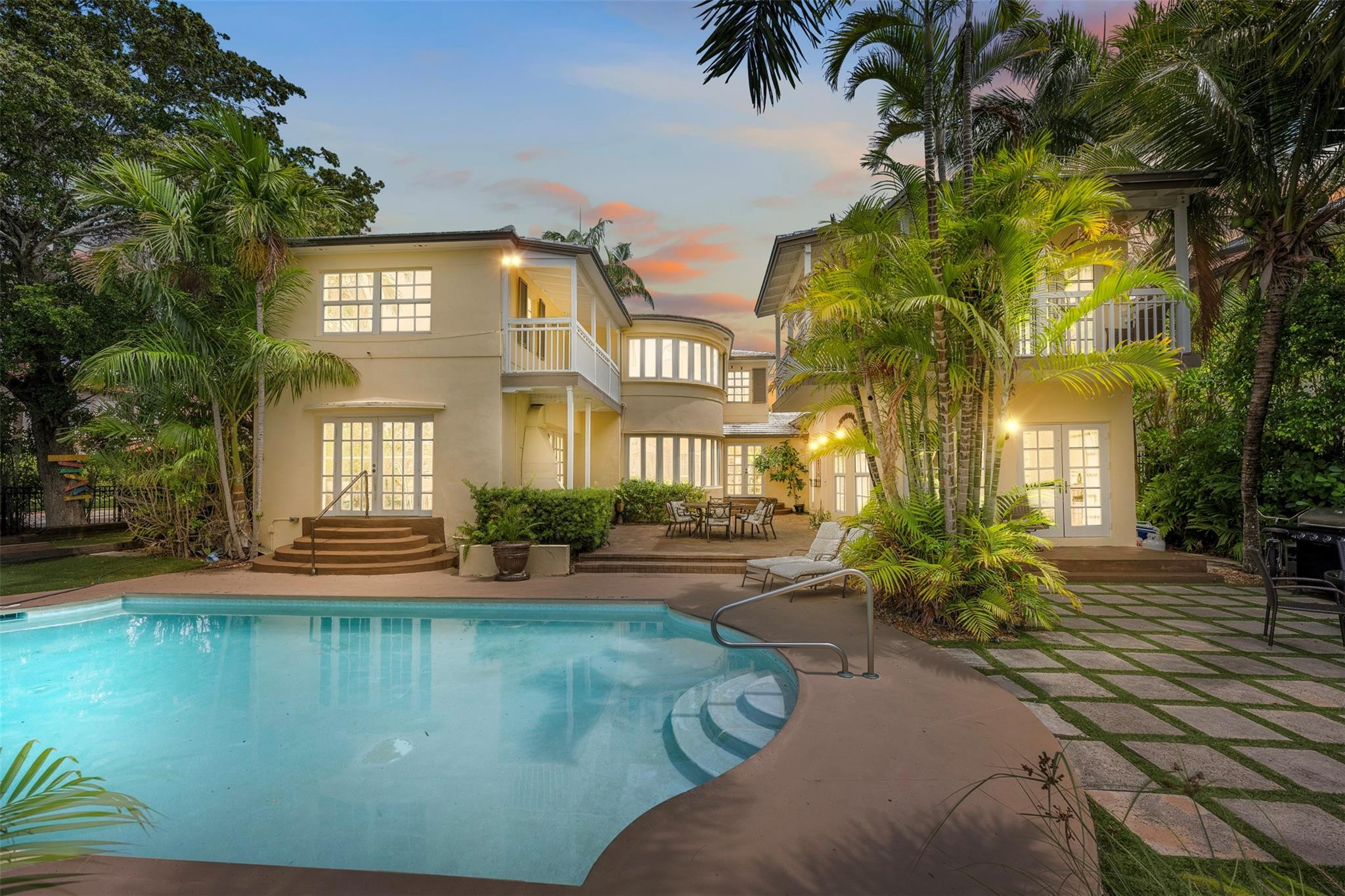 2300 Castilla Isle