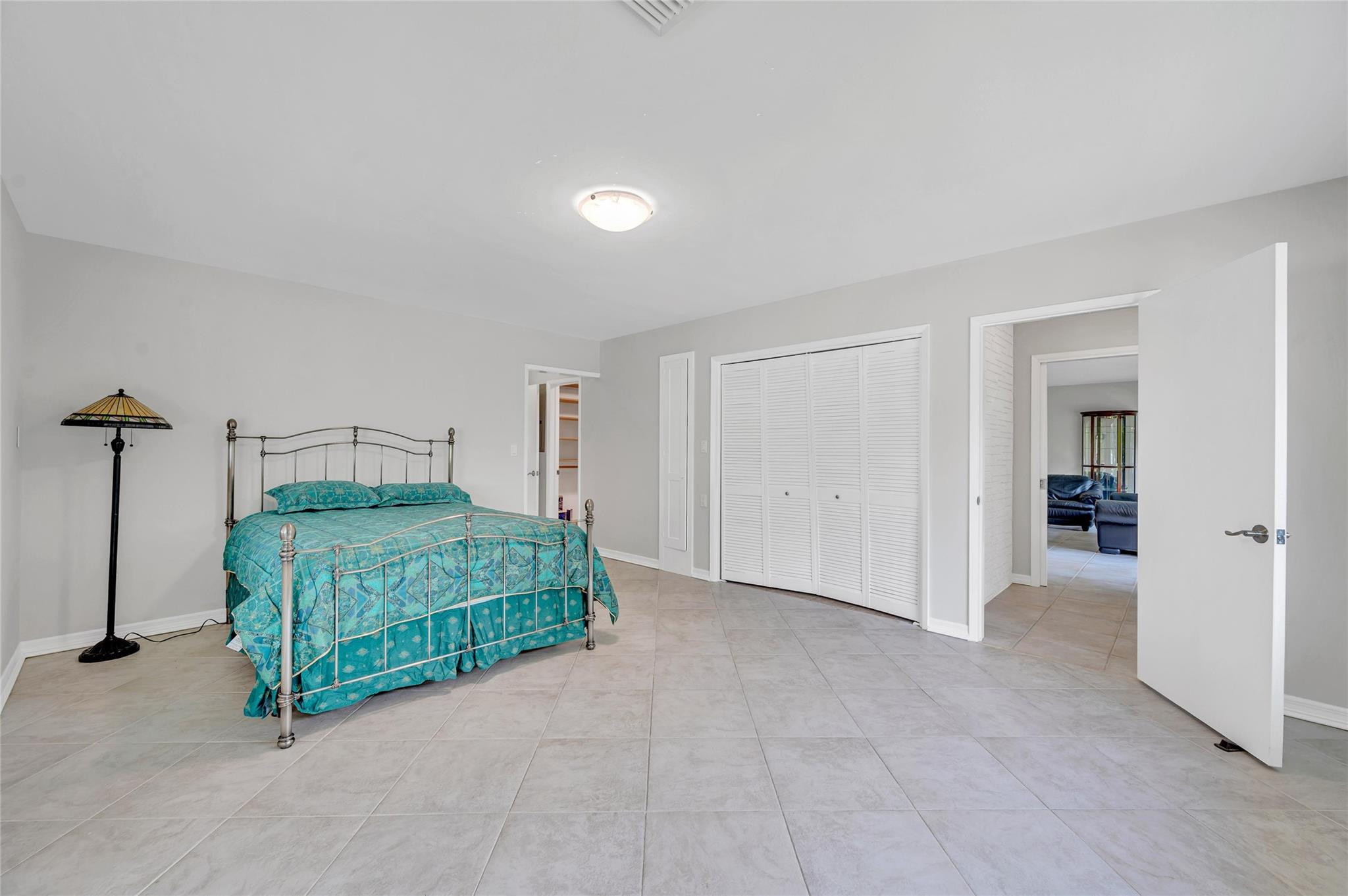 2100 Manatee Drive
