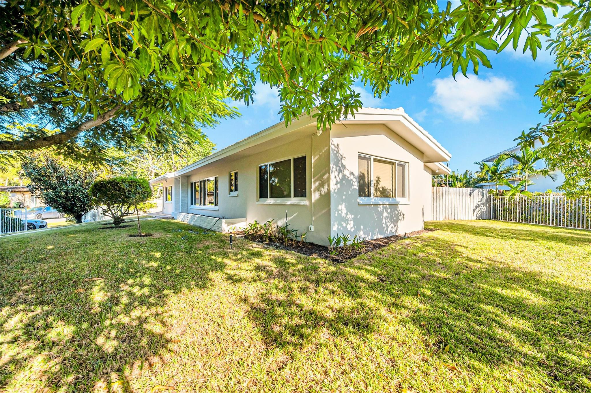 2100 Manatee Drive