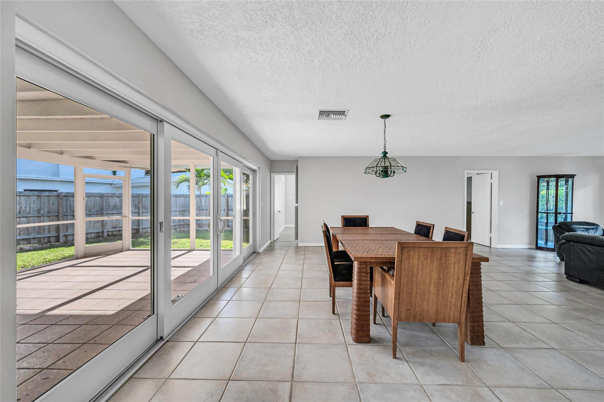 2100 Manatee Drive