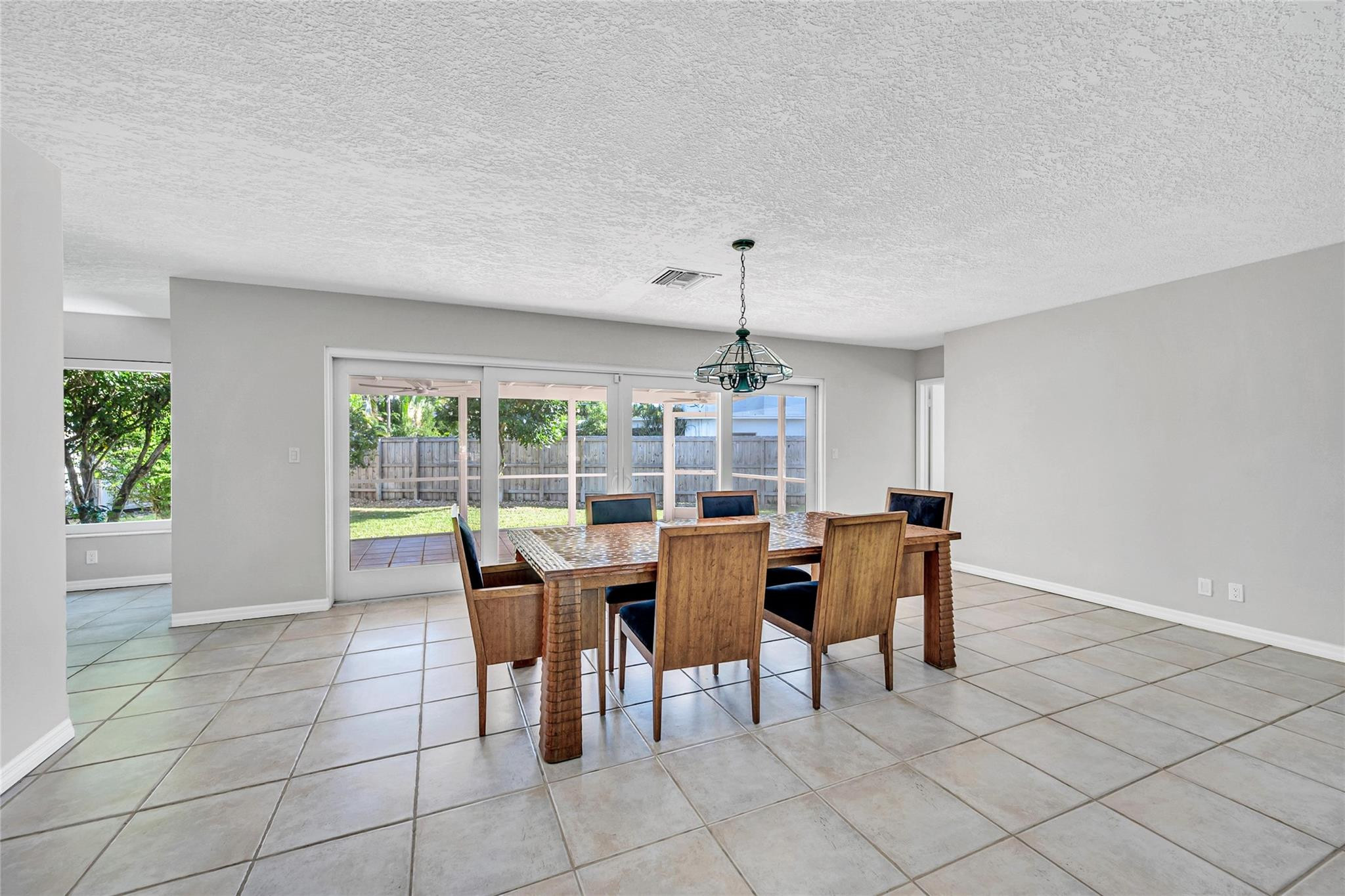2100 Manatee Drive
