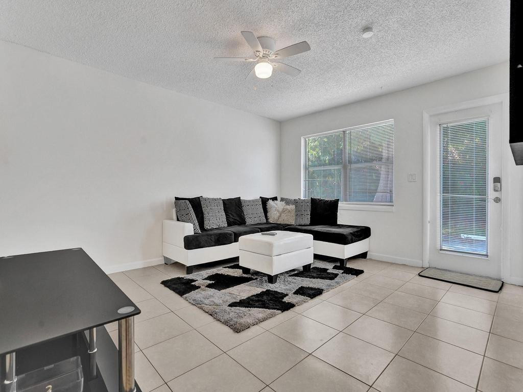 4422 Seagrape Drive 1, Lauderdale-By-The-Sea Unit: 1