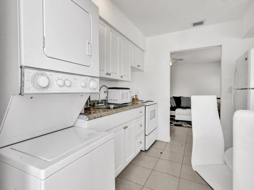 4422 Seagrape Drive 1, Lauderdale-By-The-Sea Unit: 1