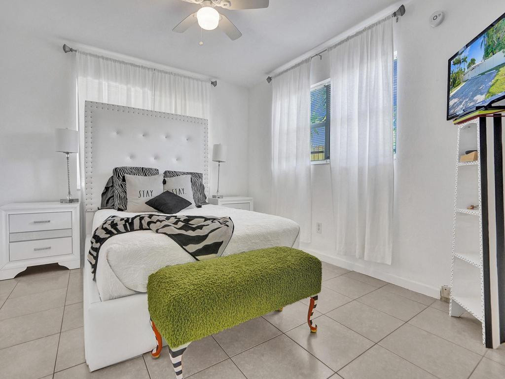 4422 Seagrape Drive 1, Lauderdale-By-The-Sea Unit: 1