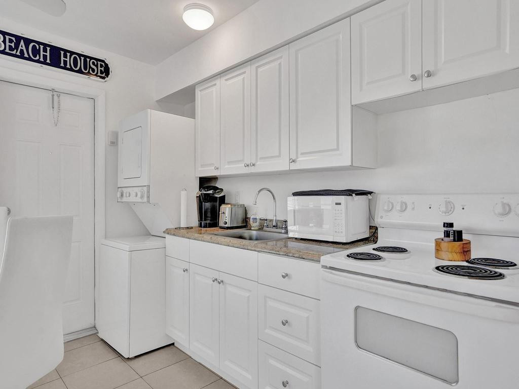 4422 Seagrape Drive 1, Lauderdale-By-The-Sea Unit: 1