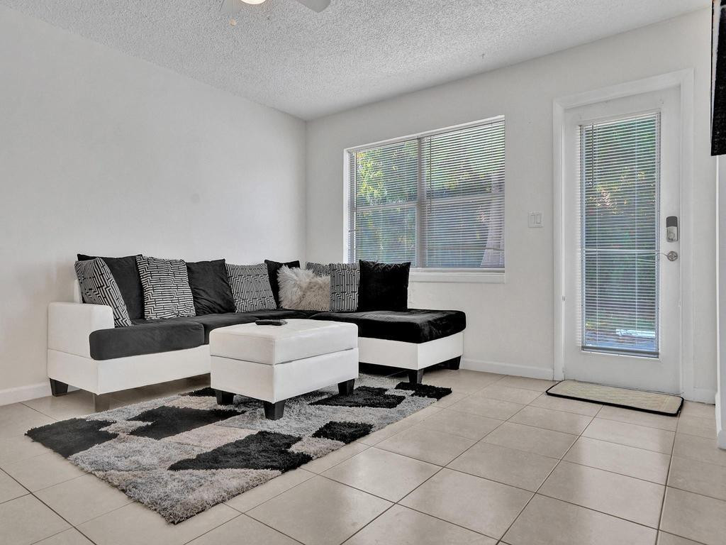 4422 Seagrape Drive 1, Lauderdale-By-The-Sea Unit: 1