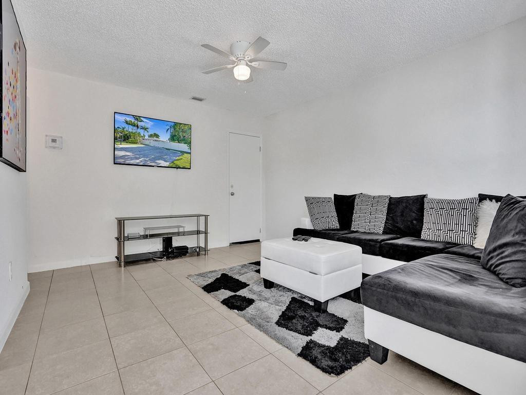4422 Seagrape Drive 1, Lauderdale-By-The-Sea Unit: 1