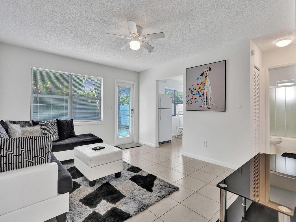 4422 Seagrape Drive 1, Lauderdale-By-The-Sea Unit: 1