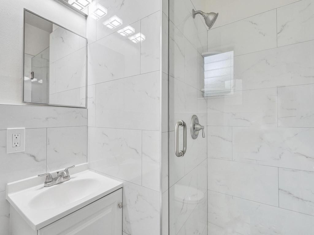 4422 Seagrape Drive 1, Lauderdale-By-The-Sea Unit: 1