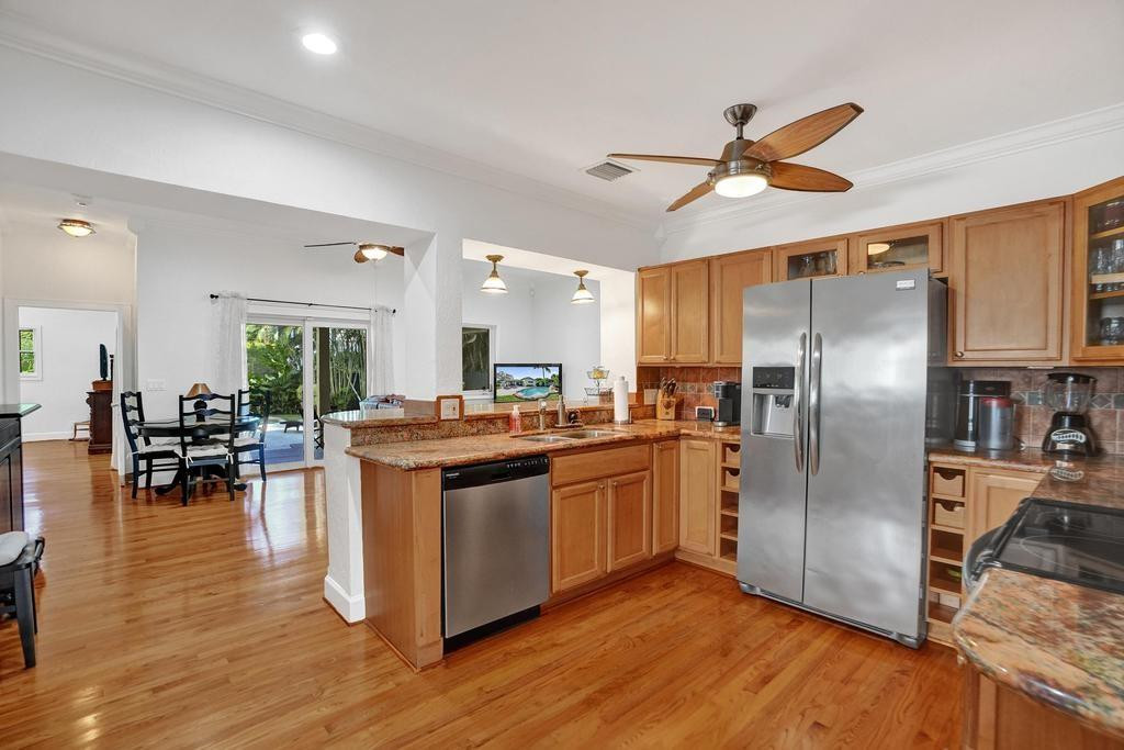 408 NE 9th Avenue