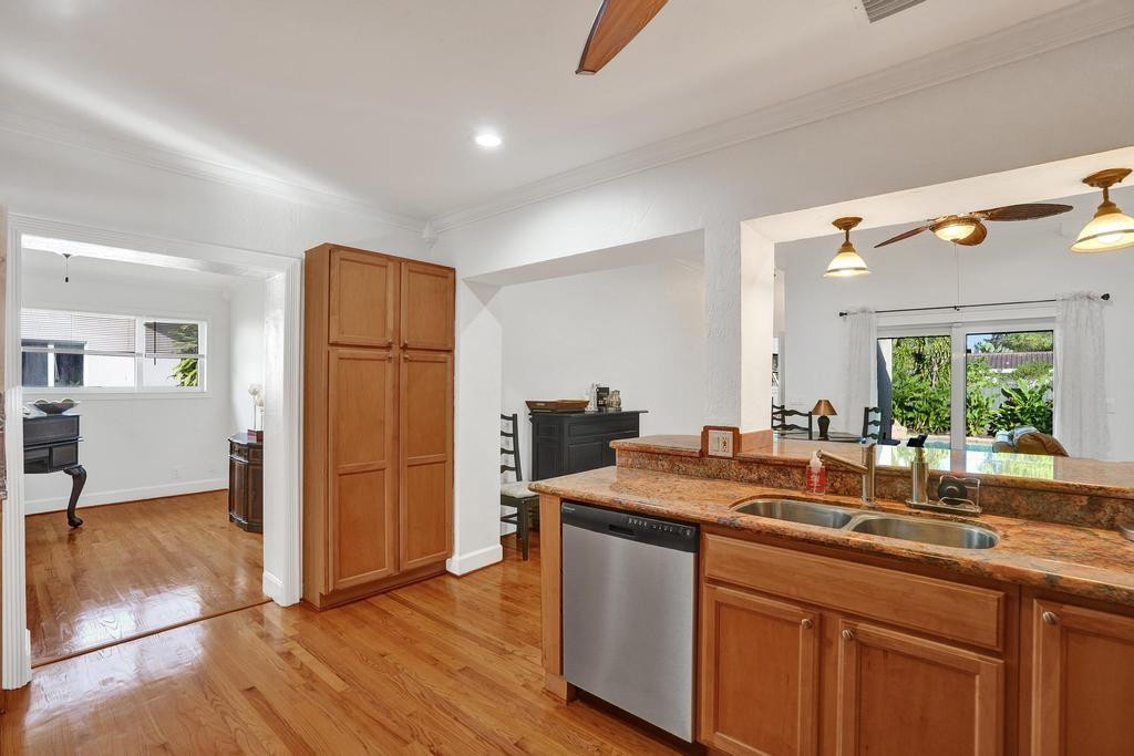 408 NE 9th Avenue