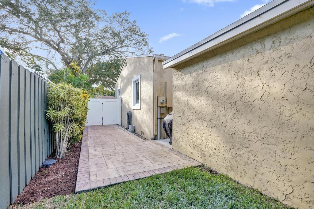 408 NE 9th Avenue