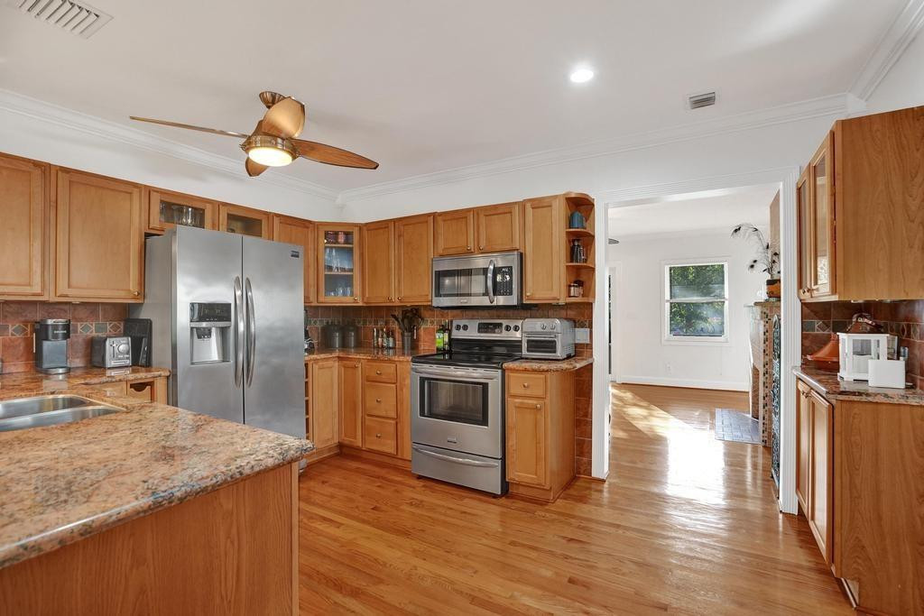 408 NE 9th Avenue