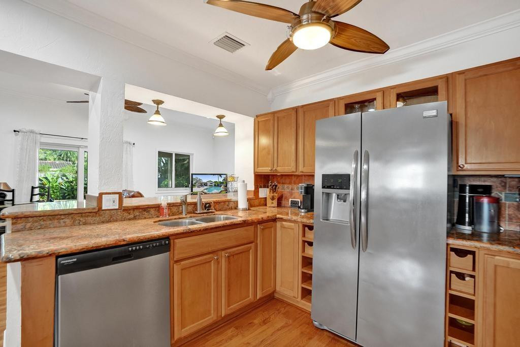 408 NE 9th Avenue