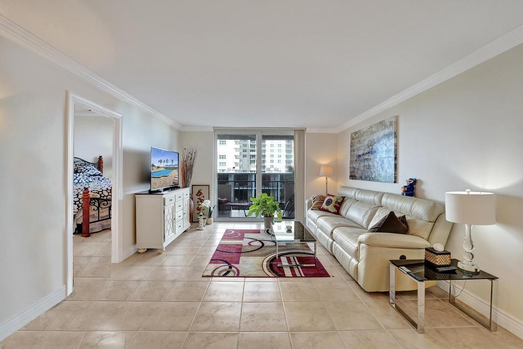 2000 S Ocean Boulevard 4C, Lauderdale-By-The-Sea Unit: 4C