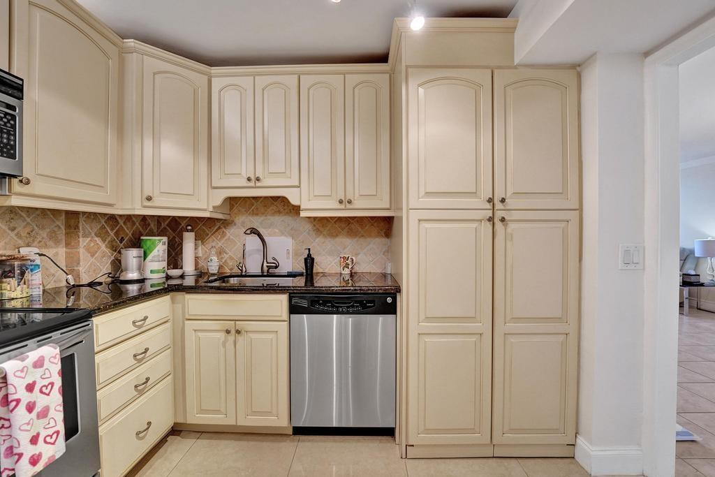 2000 S Ocean Boulevard 4C, Lauderdale-By-The-Sea Unit: 4C