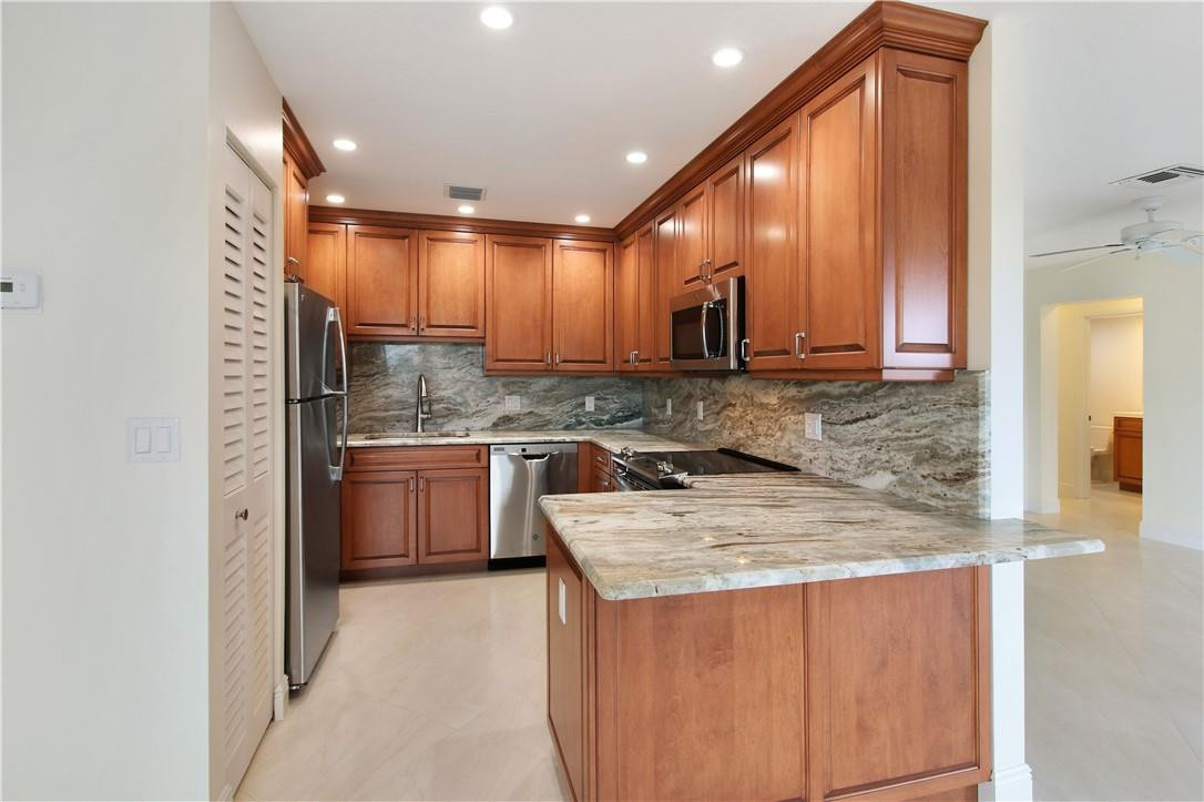 4620 Bougainvilla Drive 8, Lauderdale-By-The-Sea Unit: 8