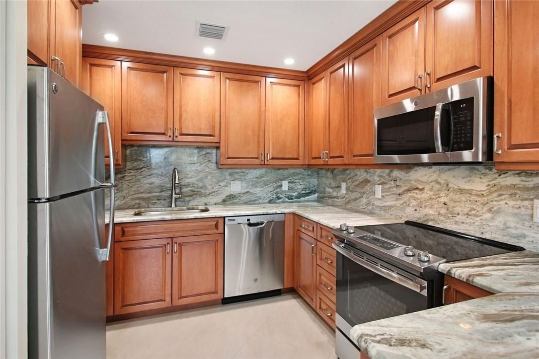 4620 Bougainvilla Drive 8, Lauderdale-By-The-Sea Unit: 8