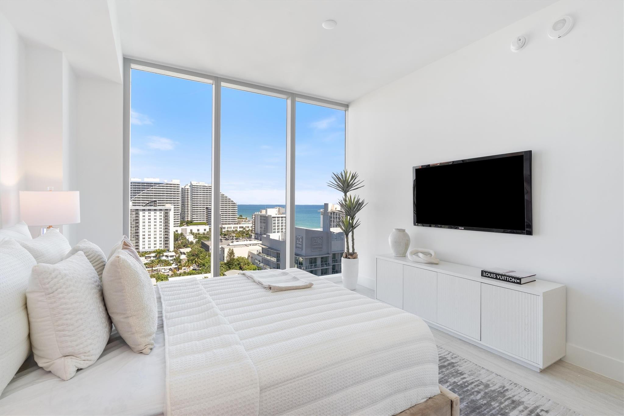 153 N Seabreeze Boulevard 1405-S