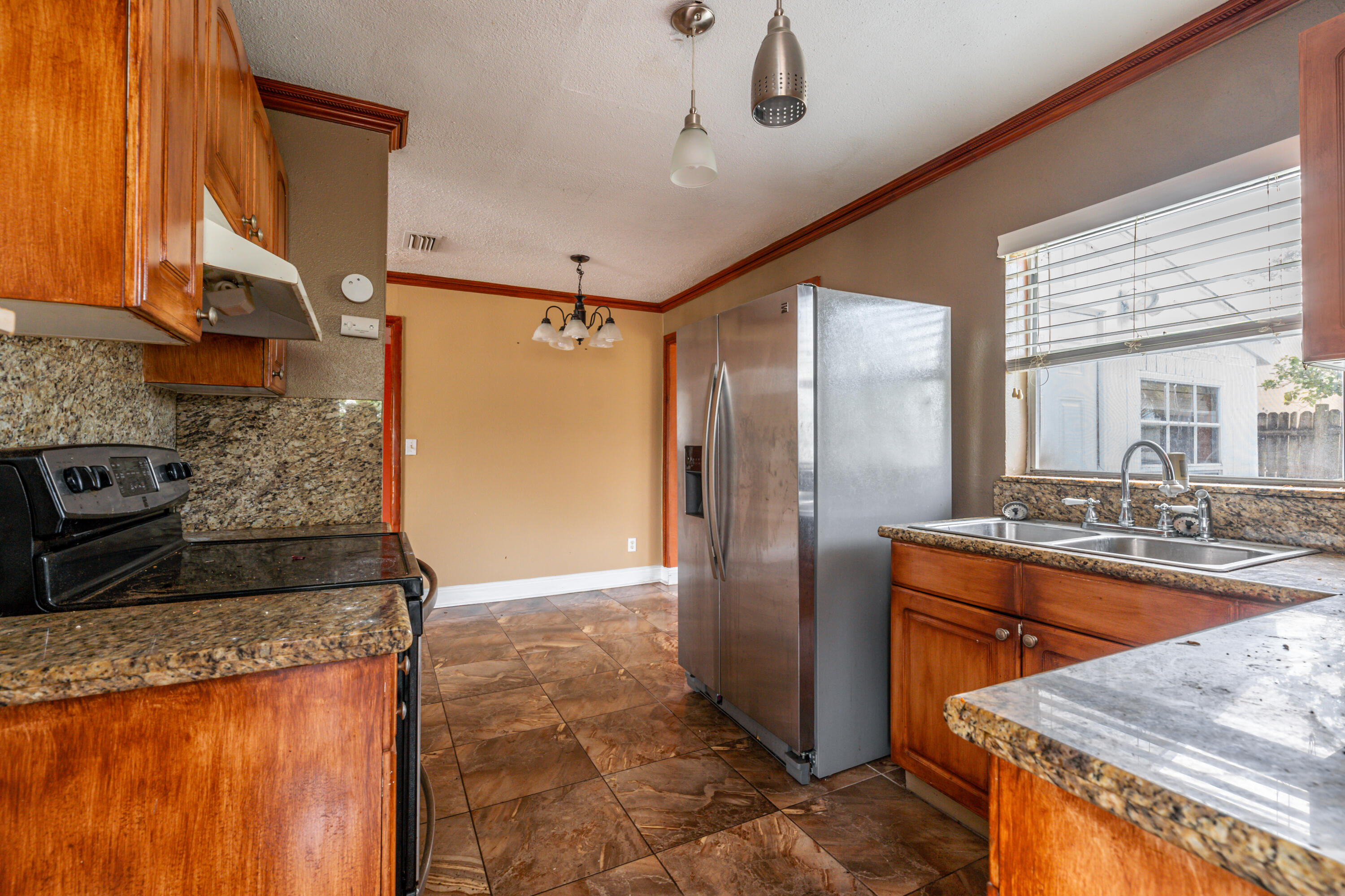 421 NW 39th Avenue