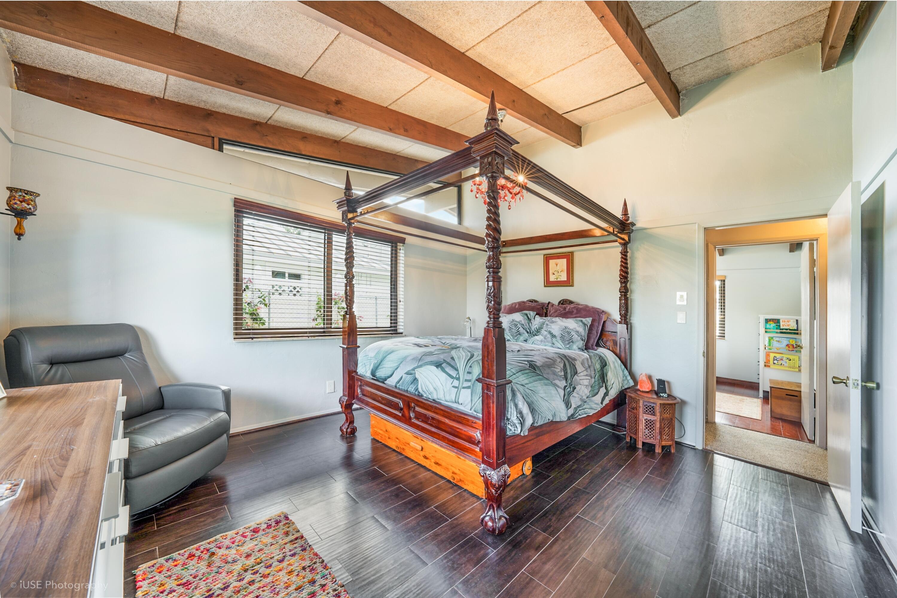 4211 NE 26th Terrace