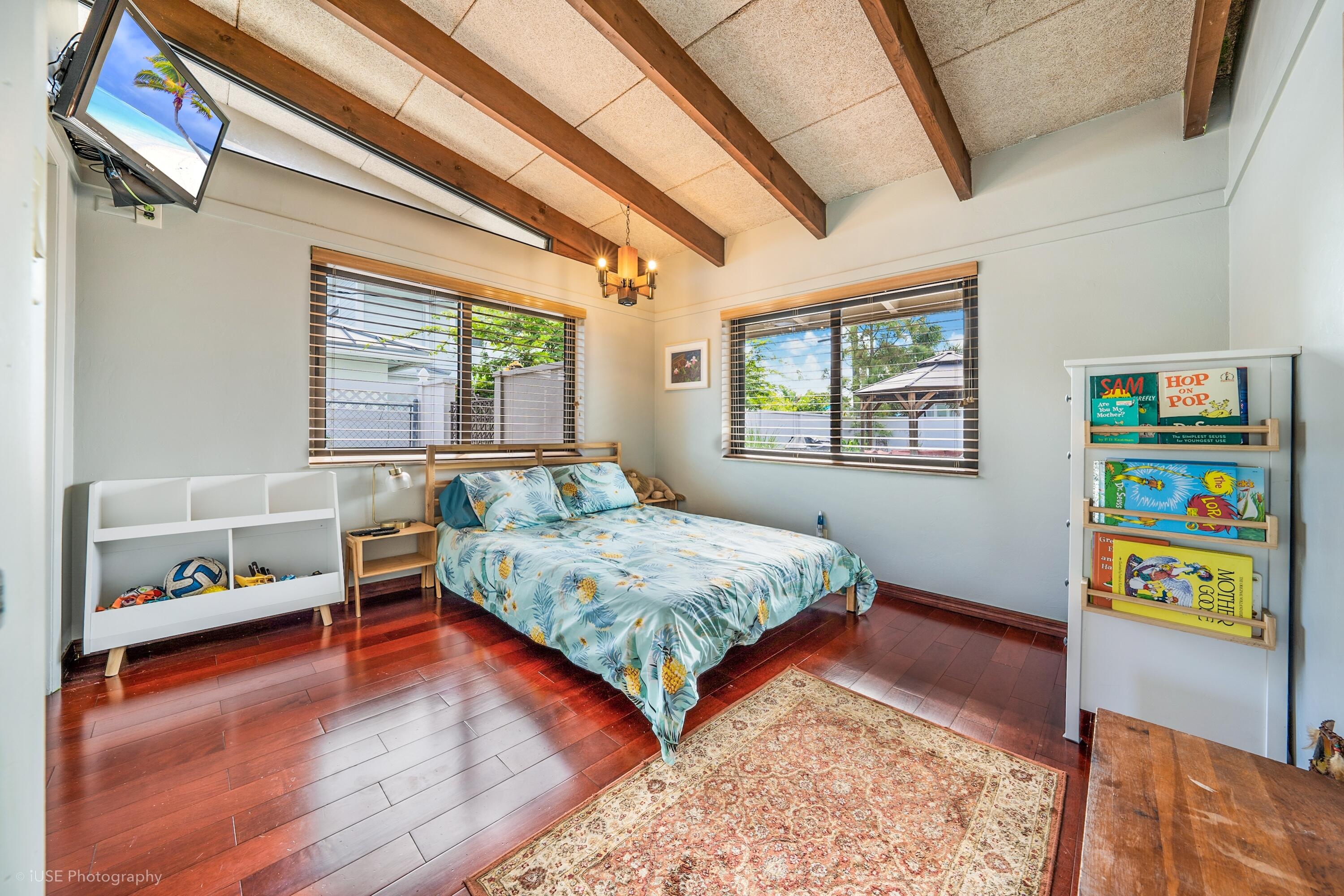 4211 NE 26th Terrace