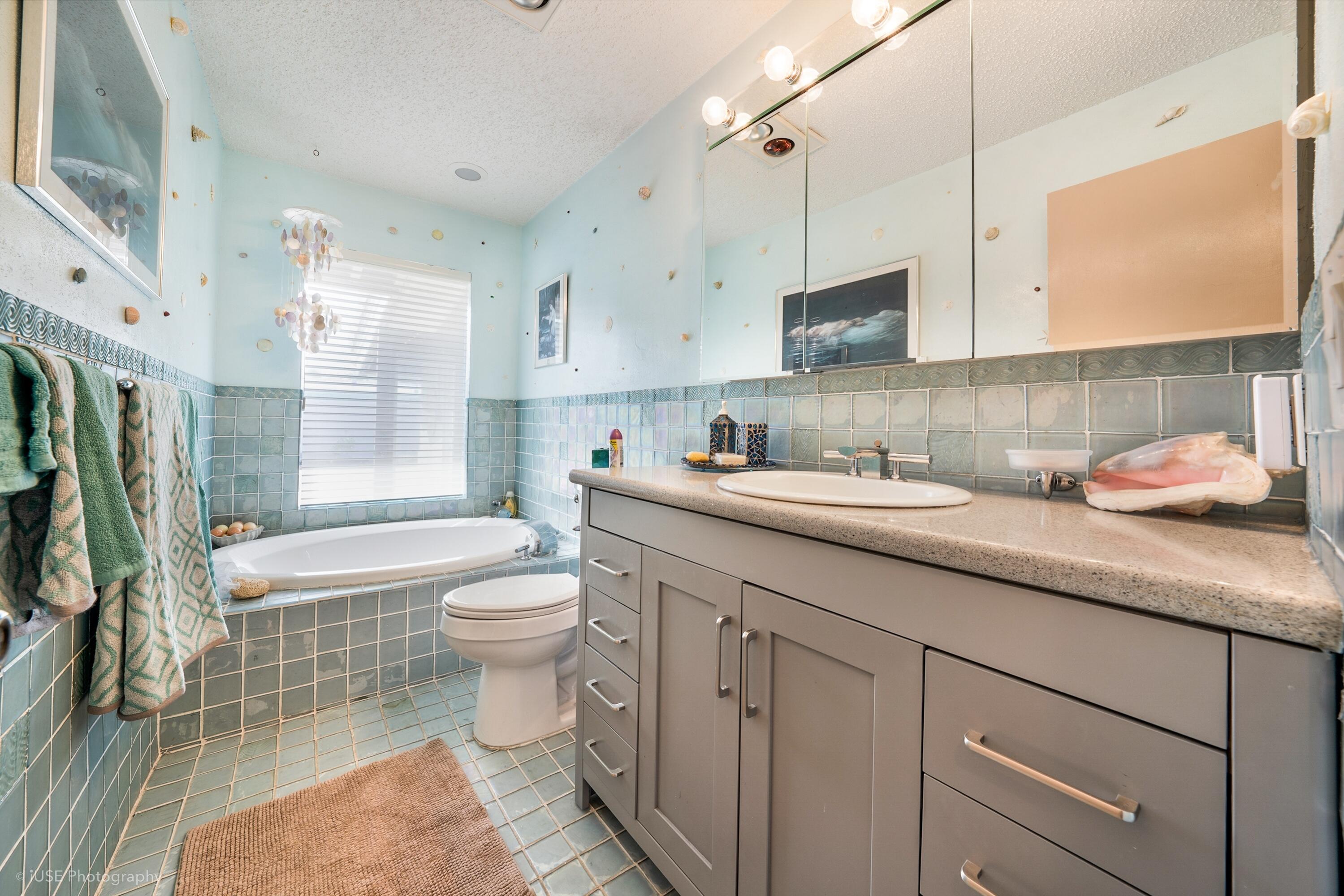 4211 NE 26th Terrace