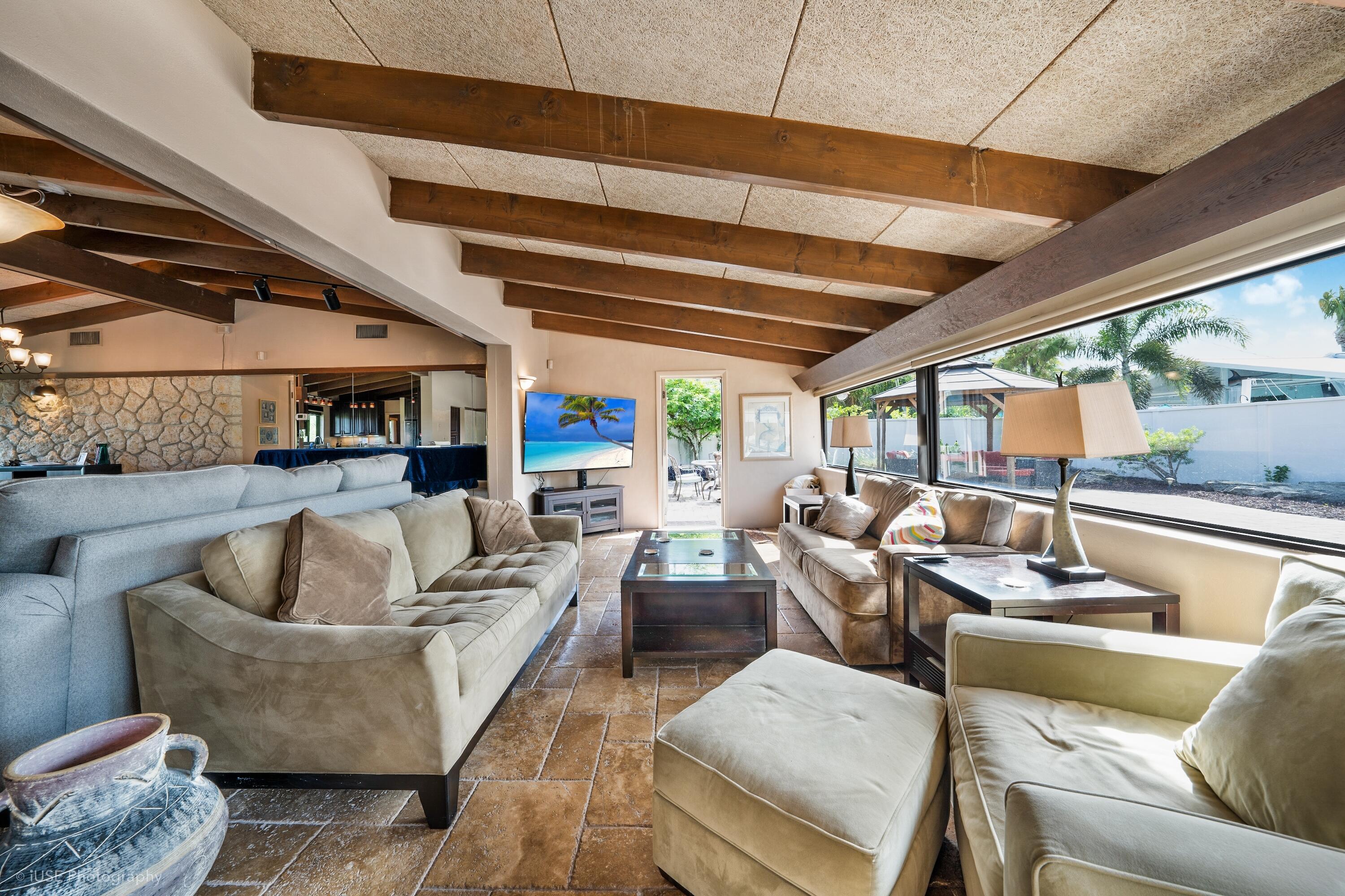 4211 NE 26th Terrace