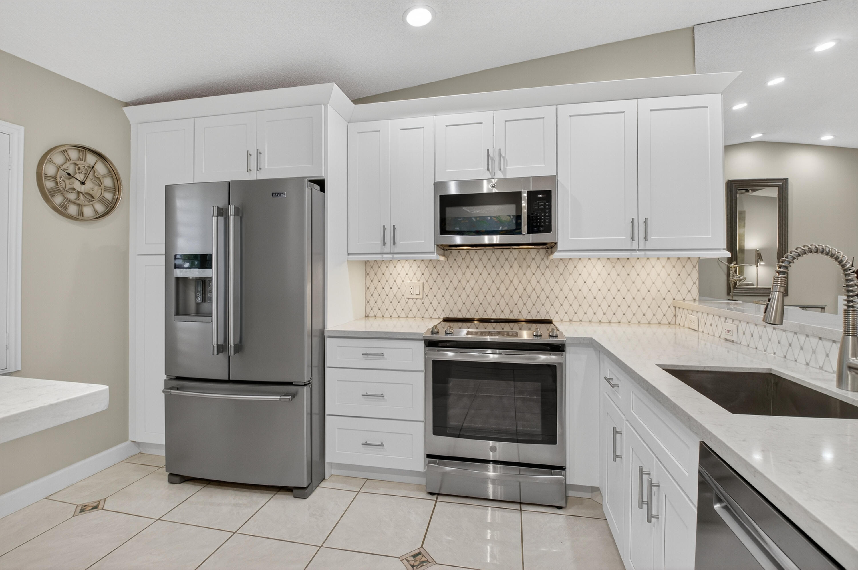 8902 Meadowlark Way