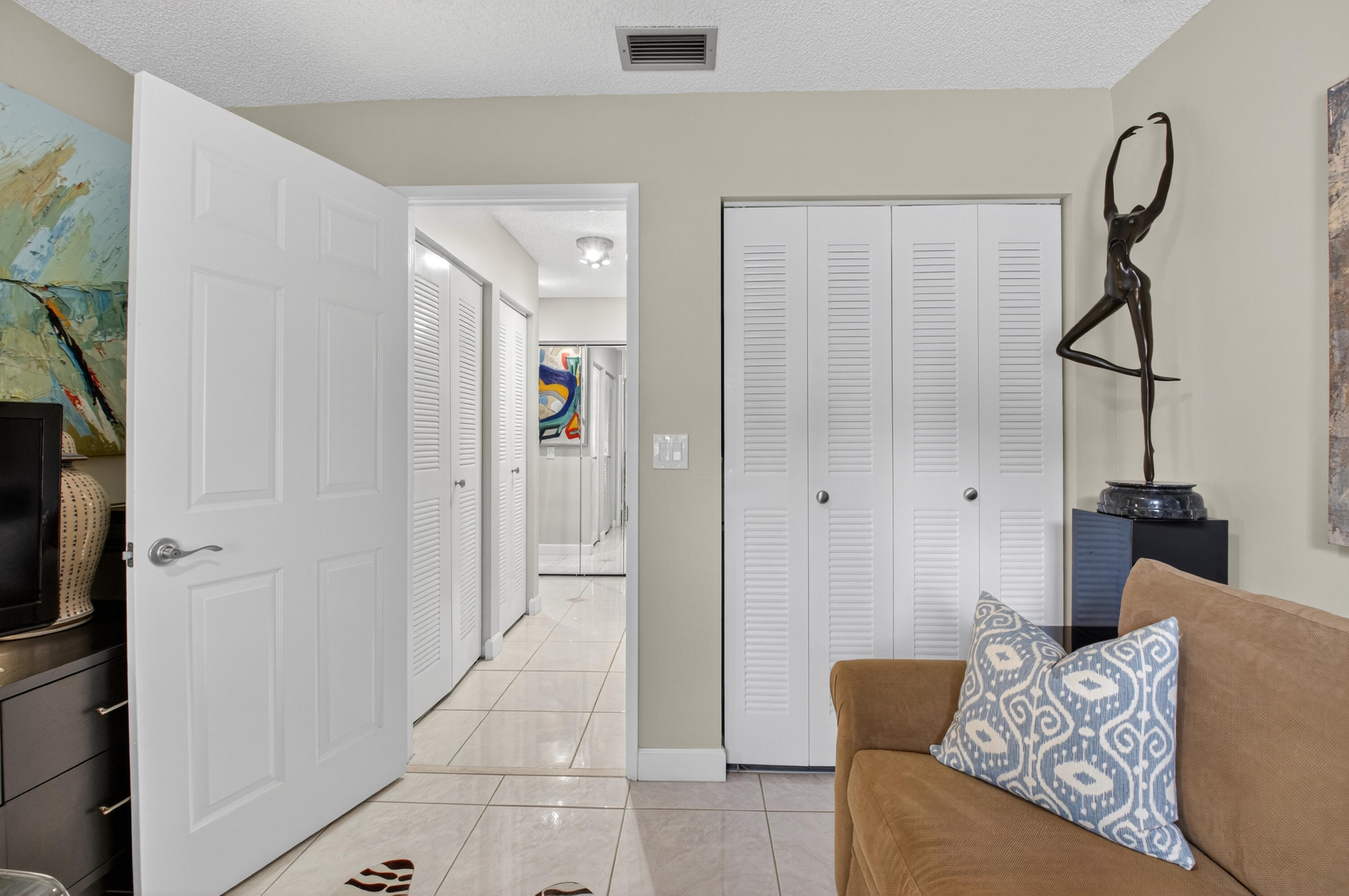8902 Meadowlark Way
