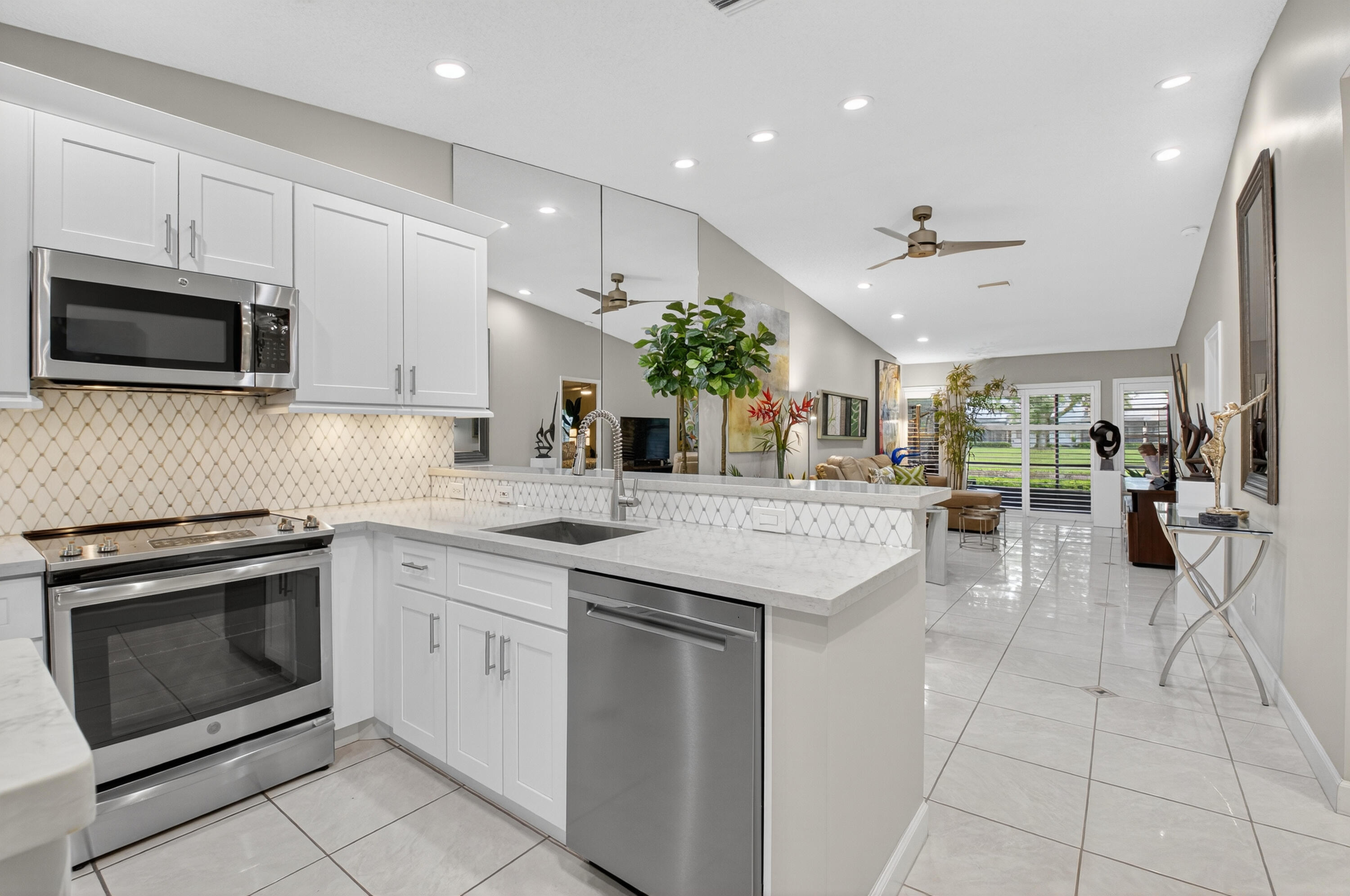8902 Meadowlark Way