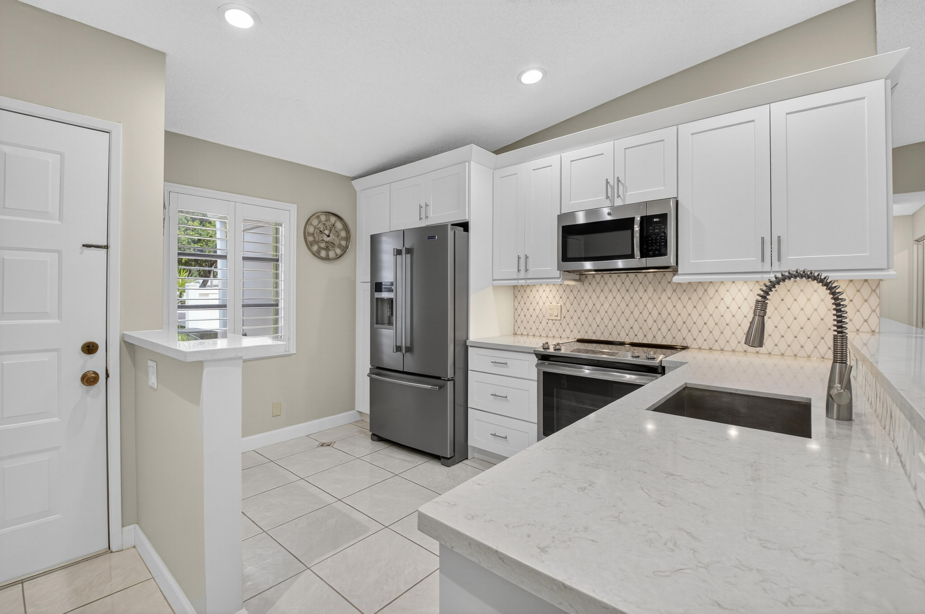 8902 Meadowlark Way