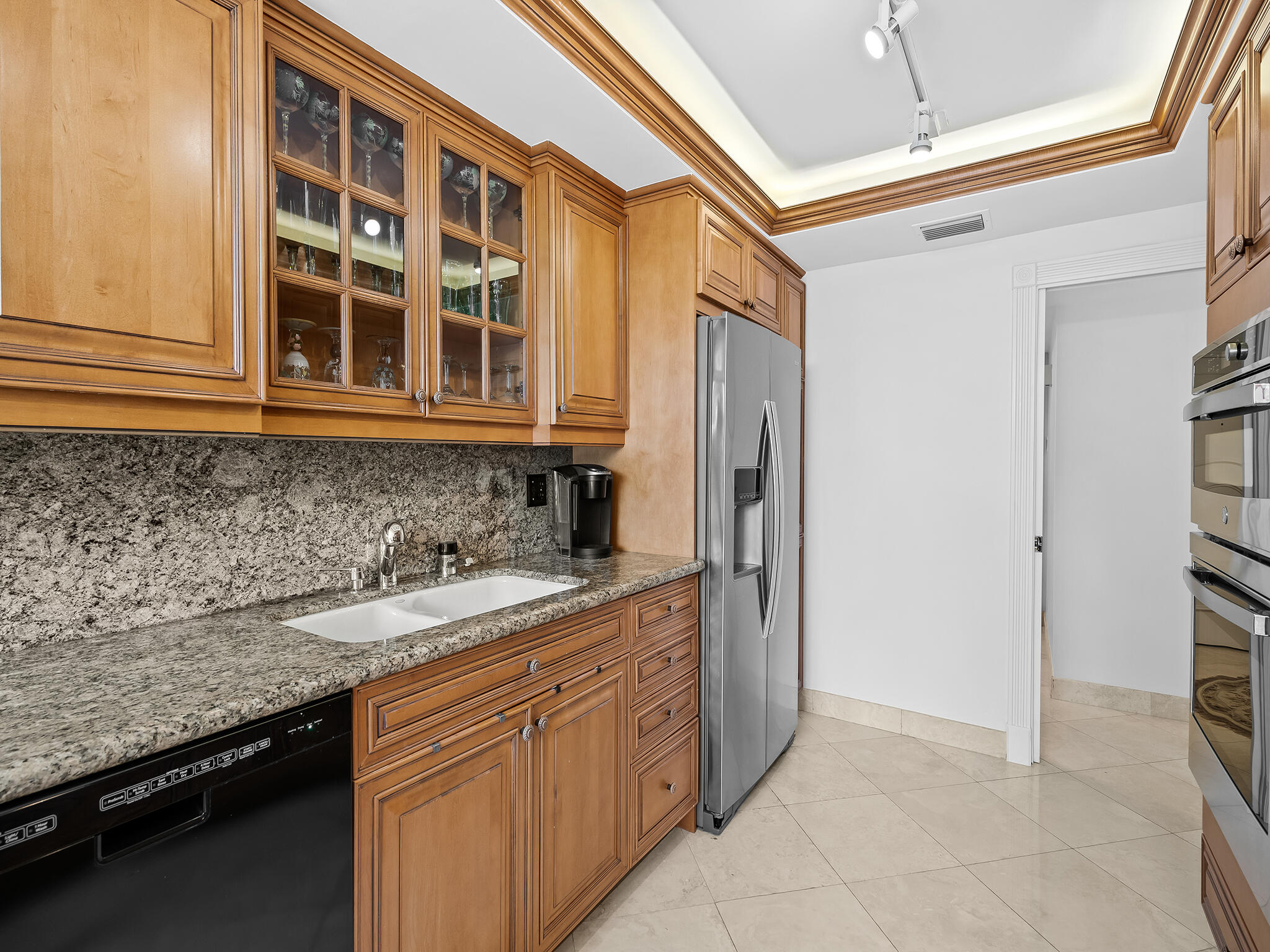 901 E Camino Real Drive 4d