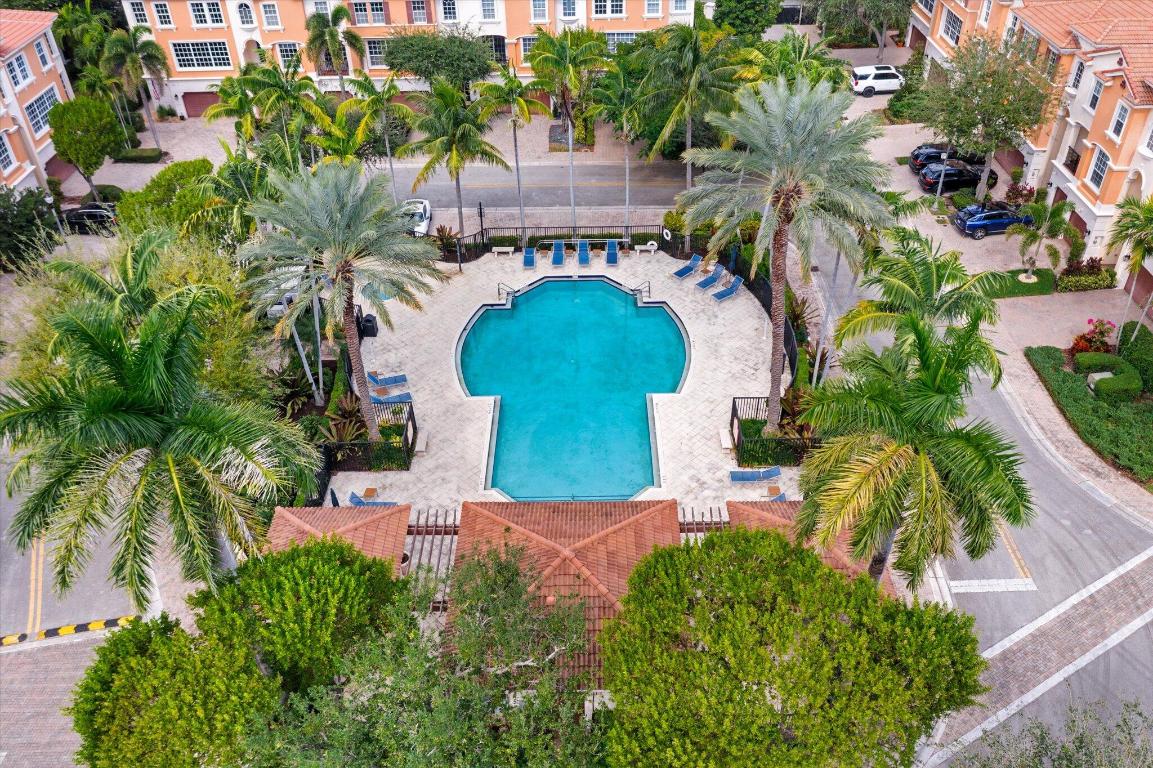 604 NE Francesca Lane