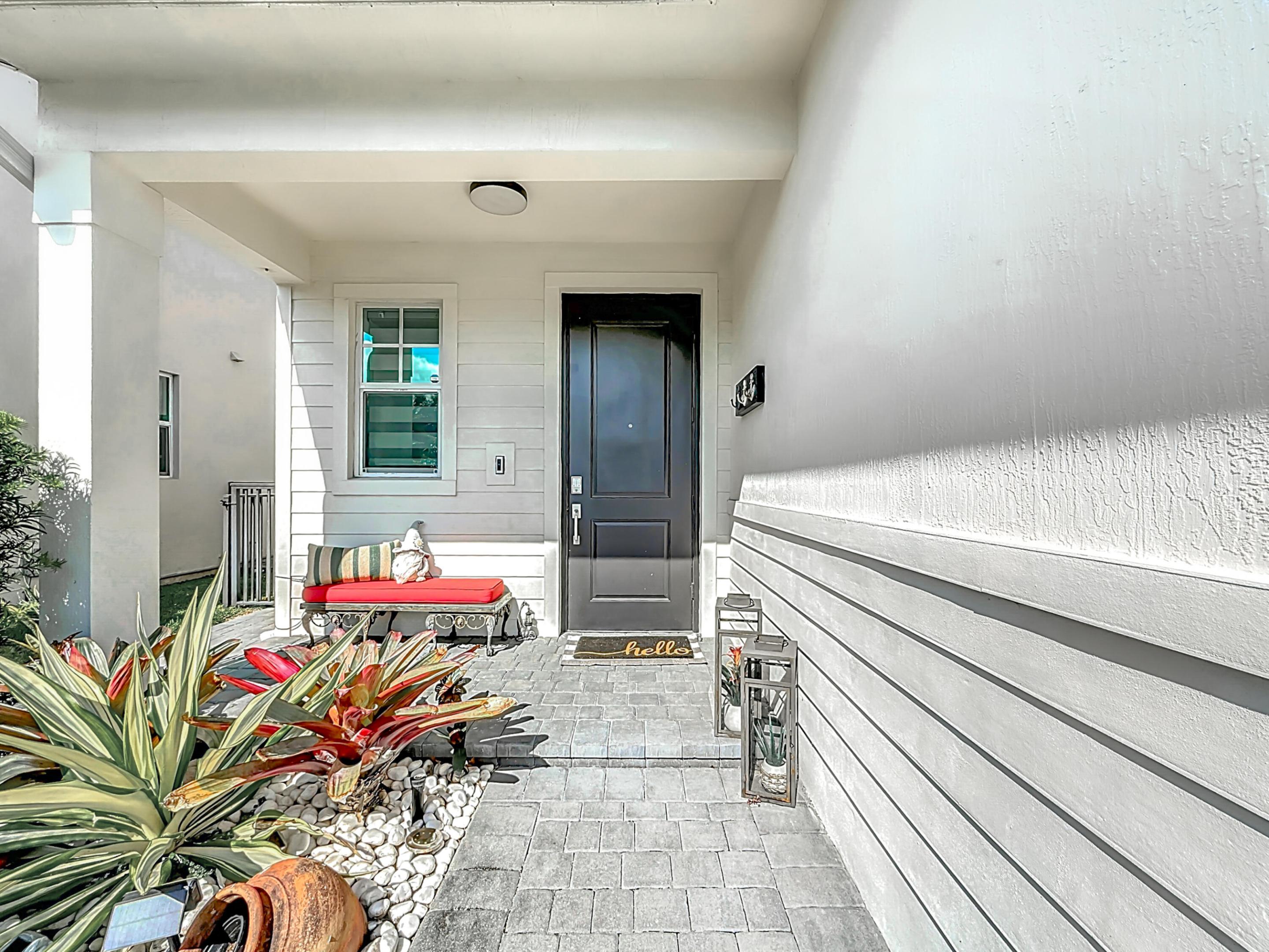 4201 Pelicano Way