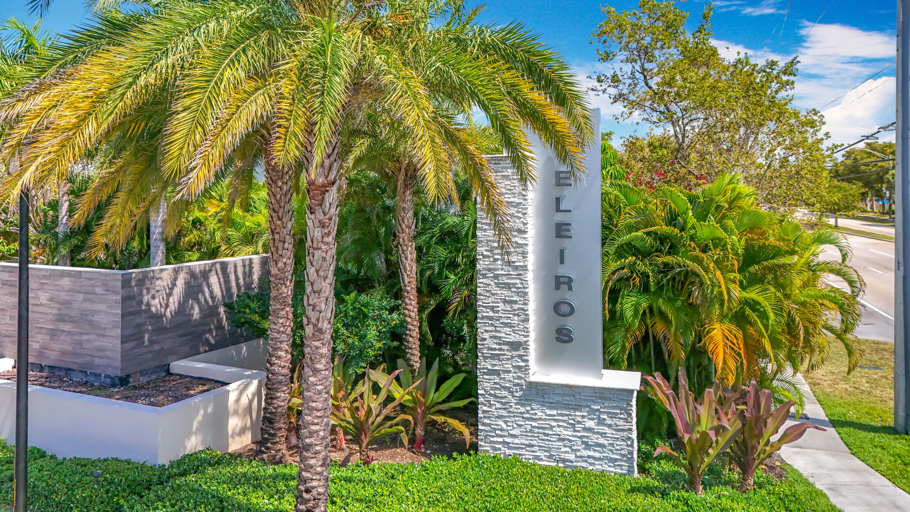 4201 Pelicano Way