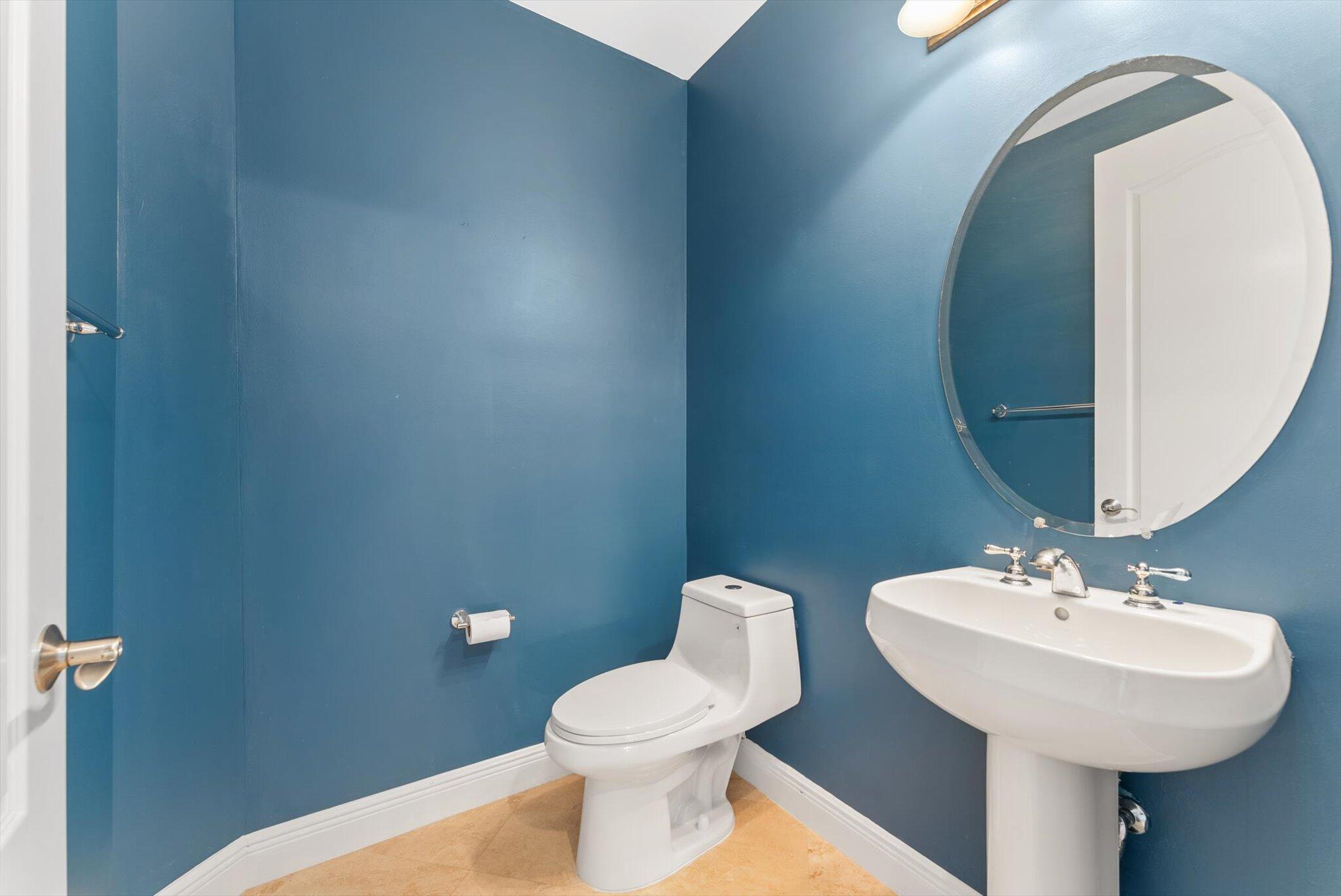 604 NE Francesca Lane