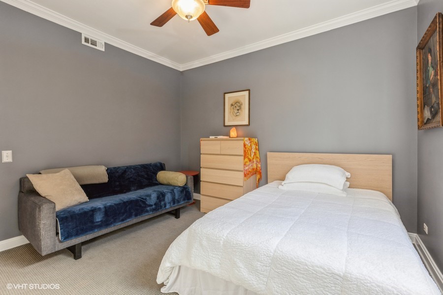 911 W Gunnison Street Unit: 3W