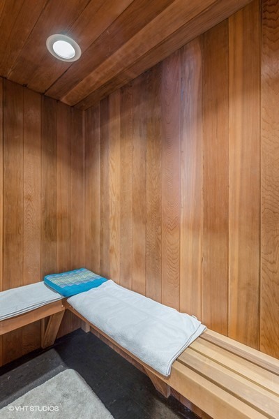 911 W Gunnison Street Unit: 3W