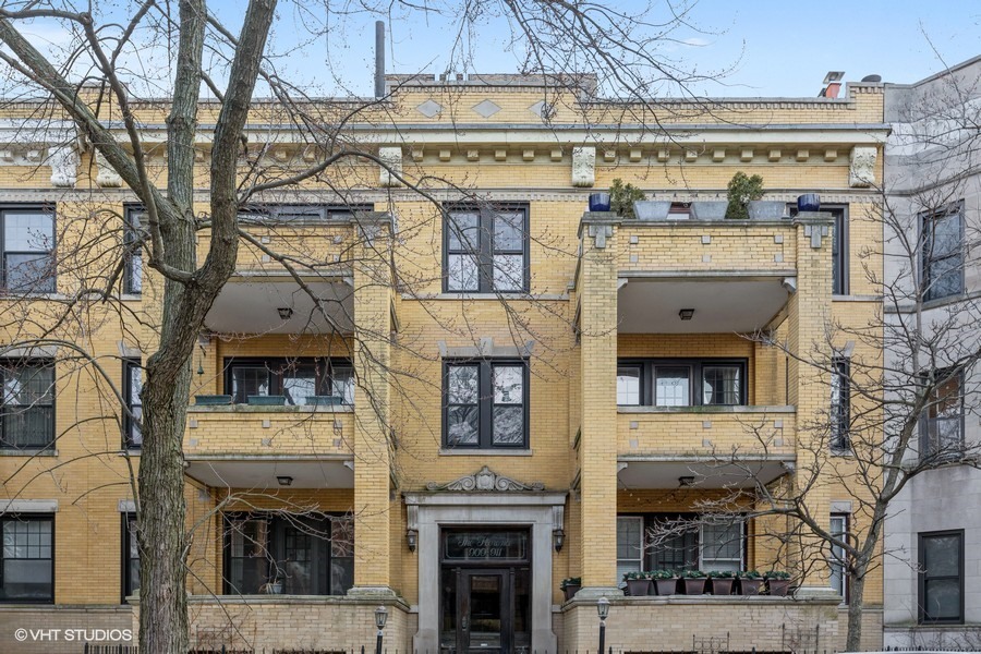 911 W Gunnison Street Unit: 3W