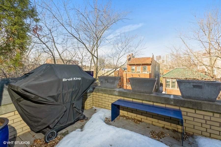 911 W Gunnison Street Unit: 3W