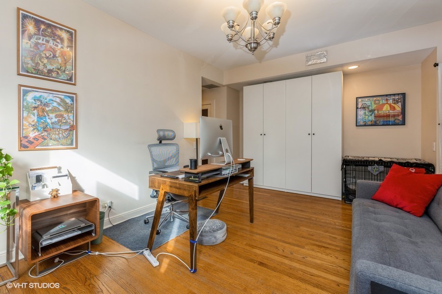 911 W Gunnison Street Unit: 3W