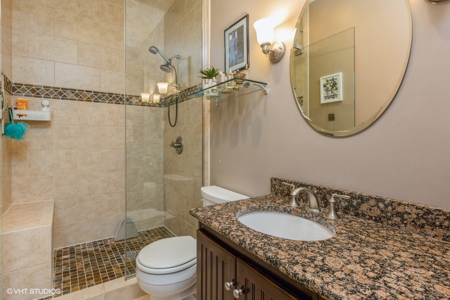 911 W Gunnison Street Unit: 3W