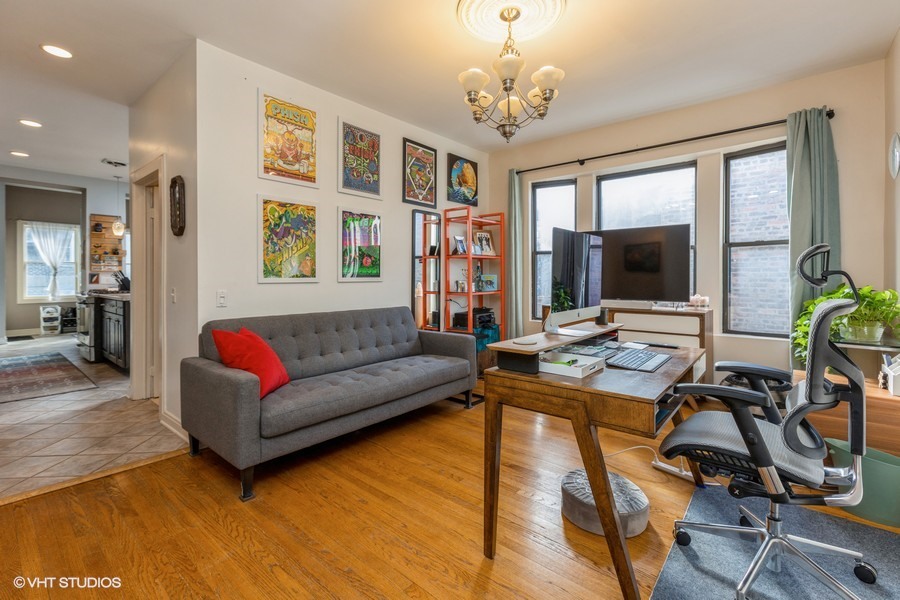 911 W Gunnison Street Unit: 3W