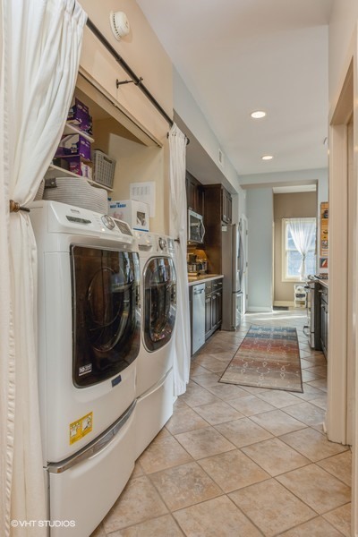 911 W Gunnison Street Unit: 3W