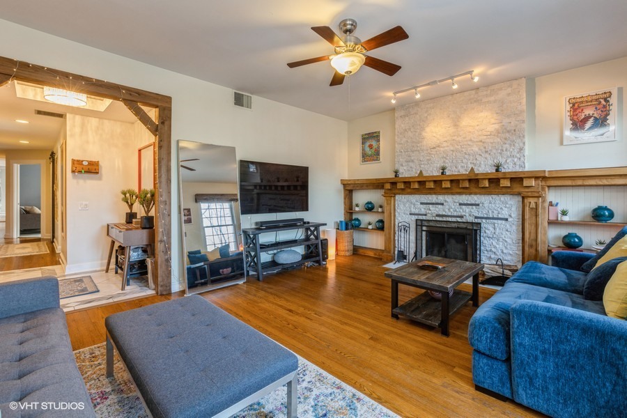 911 W Gunnison Street Unit: 3W