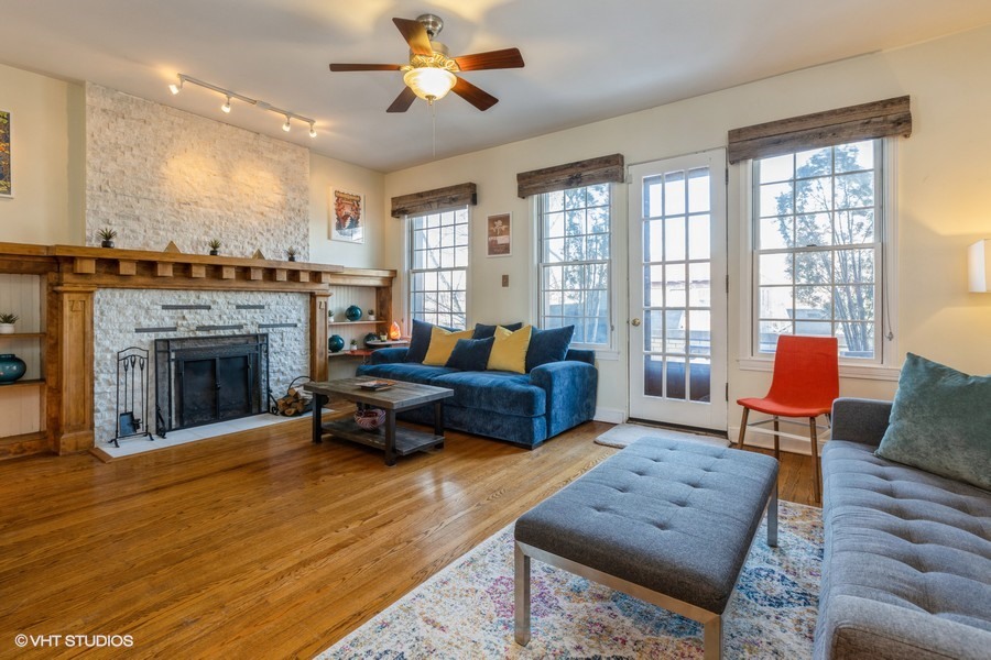 911 W Gunnison Street Unit: 3W