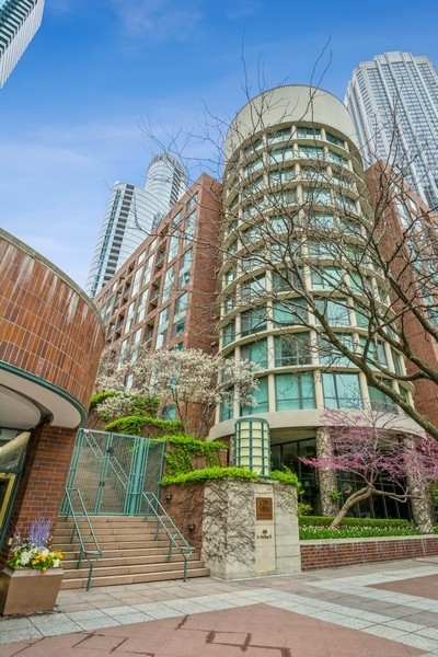 480 N McClurg Court Unit: 716